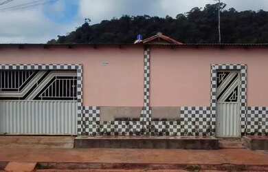 Imagem: A casa possui 2 Dormitórios, 1 Banheiro, 1 Vaga na garagem