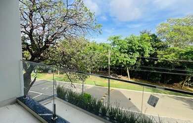 Imagem 15: Sobrado no mirante do lago