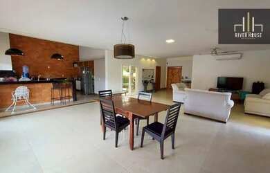 Imagem: A casa em condomínio possui 4 Dormitórios, 5 Banheiros, 4