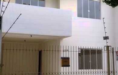 Imagem: A casa possui 3 Dormitórios, 3 Banheiros, 1 Vaga na garagem