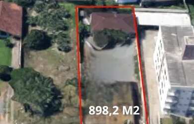Imagem: O terreno possui 898m² de Área e está localizado em Saguaçu