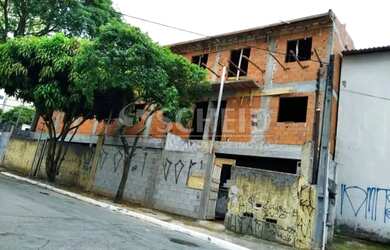 Imagem: A casa possui 3 Dormitórios, 3 Banheiros, 2 Vagas na garagem