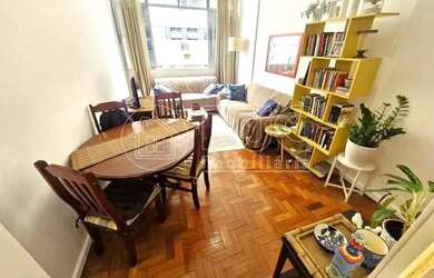 Imagem: O apartamento possui 2 Dormitórios, 2 Banheiros, 1 Vaga na