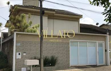 Imagem: A casa possui 4 Dormitórios, 5 Banheiros, 4 Vagas na garagem