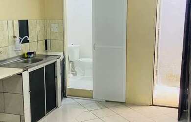 Imagem 2: Casa e 2 ap alugados comercial