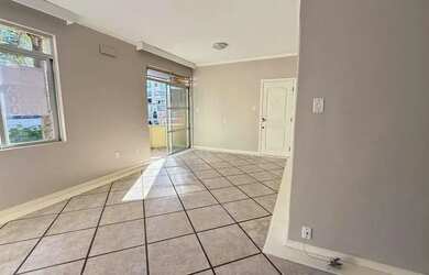 Imagem: O apartamento possui 3 Dormitórios, 1 Banheiro, 1 Vaga na garagem