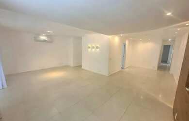 Imagem: O apartamento possui 4 Dormitórios, 4 Banheiros, 3 Vagas na