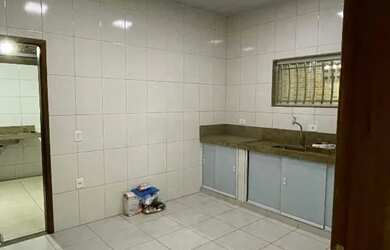 Imagem 2: VENDO CASA. Varanda, 80m² de Área, 1 Banheiroe2 Dormitórios