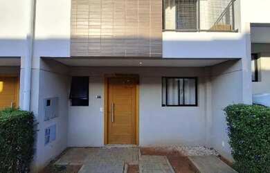 Imagem: A casa possui 2 Dormitórios, 3 Banheiros, 1 Vaga na garagem