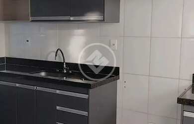 Imagem: A casa possui 3 Dormitórios, 1 Banheiro, 2 Vagas na garagem