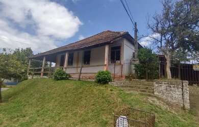 Imagem: O depósito possui 2 Vagas na garagem, 261m² de Área e está