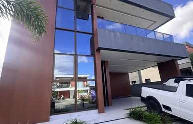 Imagem: A casa possui 4 Dormitórios, 5 Banheiros, 5 Vagas na garagem