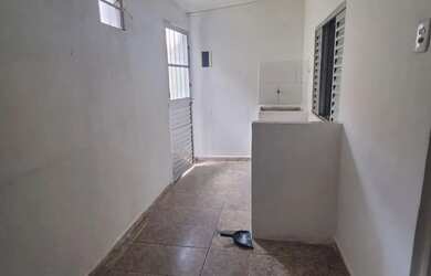 Imagem: A casa possui 1 Dormitório, 1 Banheiro, 35m² de Área e está