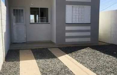 Imagem: A casa possui 2 Dormitórios, 1 Banheiro, 2 Vagas na garagem