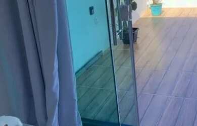 Imagem: A casa em condomínio possui 4 Dormitórios, 3 Banheiros, 1