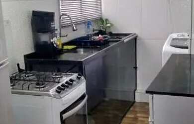 Imagem: O apartamento possui 2 Dormitórios, 1 Banheiro, 1 Vaga na garagem