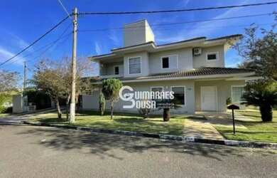Imagem: A casa possui 3 Dormitórios, 5 Banheiros, 4 Vagas na garagem
