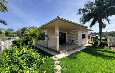 Imagem: A casa possui 3 Dormitórios, 2 Banheiros, 2 Vagas na garagem