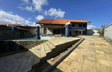 Imagem: A casa possui 5 Dormitórios, 5 Banheiros, 5 Vagas na garagem