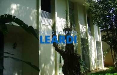 Imagem: A casa possui 4 Dormitórios, 5 Banheiros, 5 Vagas na garagem