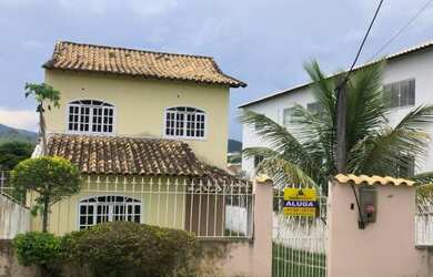 Imagem: A casa possui 4 Dormitórios, 128m² de Área e está localizado