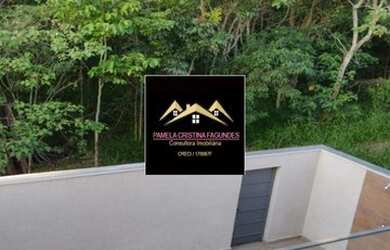 Imagem: A casa possui 3 Dormitórios, 2 Banheiros, 2 Vagas na garagem