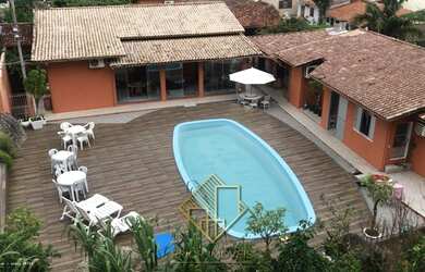 Imagem: A casa possui 4 Dormitórios, 4 Banheiros, 3 Vagas na garagem