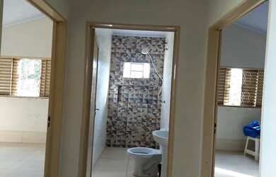 Imagem: A casa em condomínio possui 4 Dormitórios, 2 Banheiros, 400m²