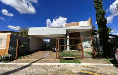 Imagem: A casa em condomínio possui 3 Dormitórios, 5 Banheiros, 400m²