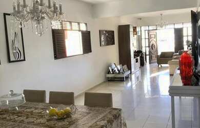 Imagem: A casa possui 5 Dormitórios, 5 Banheiros, 5 Vagas na garagem