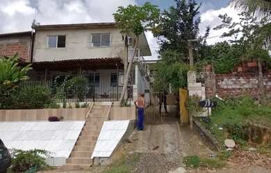 Imagem: A casa possui 2 Dormitórios, 1 Banheiro, 2 Vagas na garagem