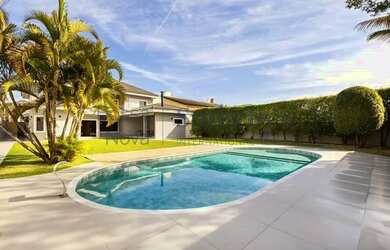 Imagem: A casa em condomínio possui 4 Dormitórios, 5 Banheiros, 4