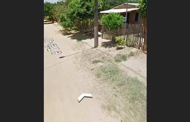 Imagem: A casa possui 3 Dormitórios, 1 Banheiro, 1 Vaga na garagem