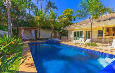 Imagem: A casa possui 5 Dormitórios, 5 Banheiros, 5 Vagas na garagem