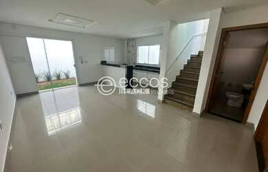 Imagem: A casa em condomínio possui 3 Dormitórios, 3 Banheiros, 2