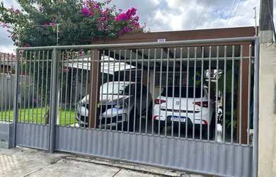 Imagem: A casa possui 2 Dormitórios, 2 Banheiros, 2 Vagas na garagem