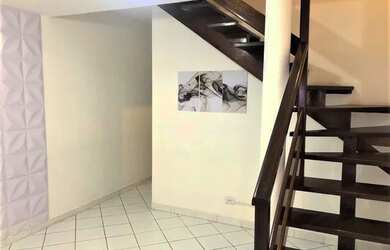 Imagem: A casa possui 3 Dormitórios, 2 Banheiros, 2 Vagas na garagem