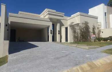 Imagem: A casa em condomínio possui 3 Dormitórios, 5 Banheiros, 4