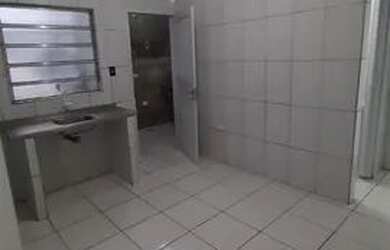 Imagem: A casa possui 1 Dormitório, 1 Banheiro e está localizado