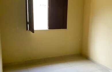 Imagem: A casa possui 1 Dormitório e 1 Banheiro e está localizado