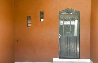 Imagem: A casa possui 2 Dormitórios, 1 Banheiro, 1 Vaga na garagem