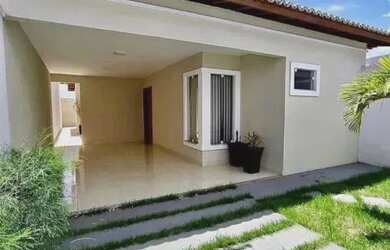 Imagem: A casa possui 3 Dormitórios, 2 Banheiros, 2 Vagas na garagem