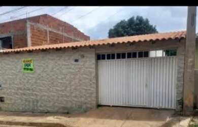 Imagem: A casa possui 2 Dormitórios, 1 Banheiro, 3 Vagas na garagem