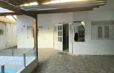 Imagem: A casa possui 5 Dormitórios, 5 Banheiros, 3 Vagas na garagem