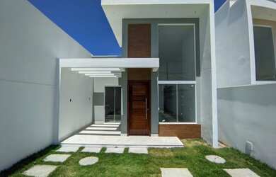 Imagem: A casa possui 3 Dormitórios, 2 Banheiros, 4 Vagas na garagem