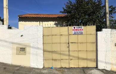 Imagem: A casa possui 2 Dormitórios, 1 Banheiro, 1 Vaga na garagem