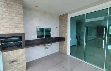 Imagem: A casa possui 4 Dormitórios, 2 Banheiros, 4 Vagas na garagem