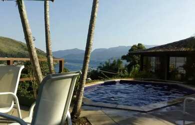 Imagem: A casa em condomínio possui 4 Dormitórios, 5 Banheiros, 4