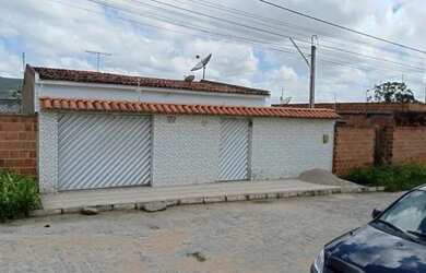 Imagem: A casa possui 3 Dormitórios, 3 Banheiros, 1 Vaga na garagem