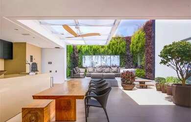 Imagem: O apartamento possui 4 Dormitórios, 5 Banheiros, 5 Vagas na